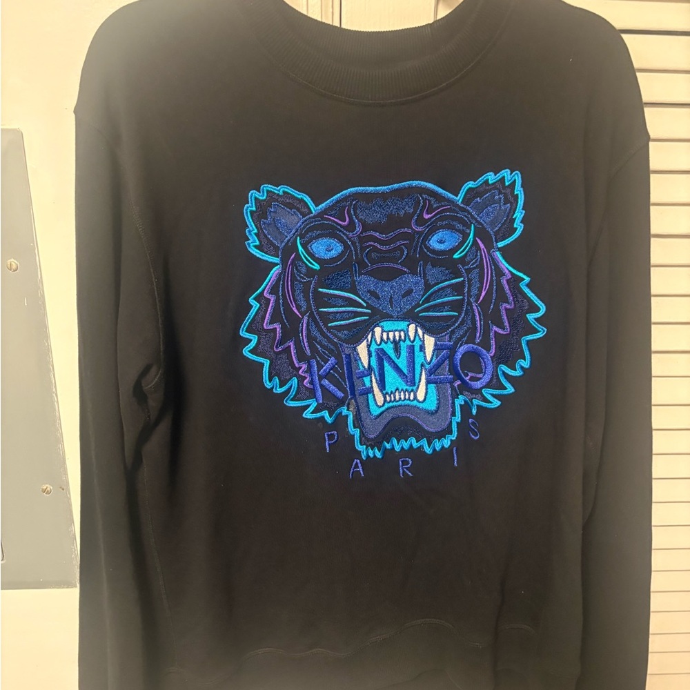 KENZO
Black Limited Edition Holiday Tiger Sweatshirt